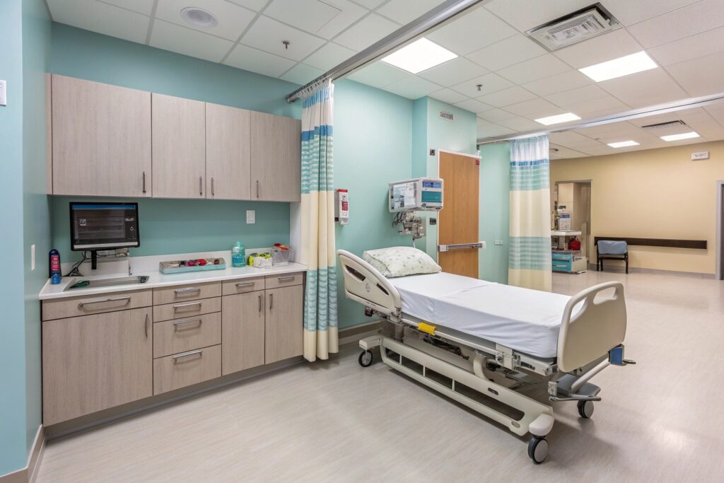 Patient examination room featuring seamless medical facility epoxy flooring